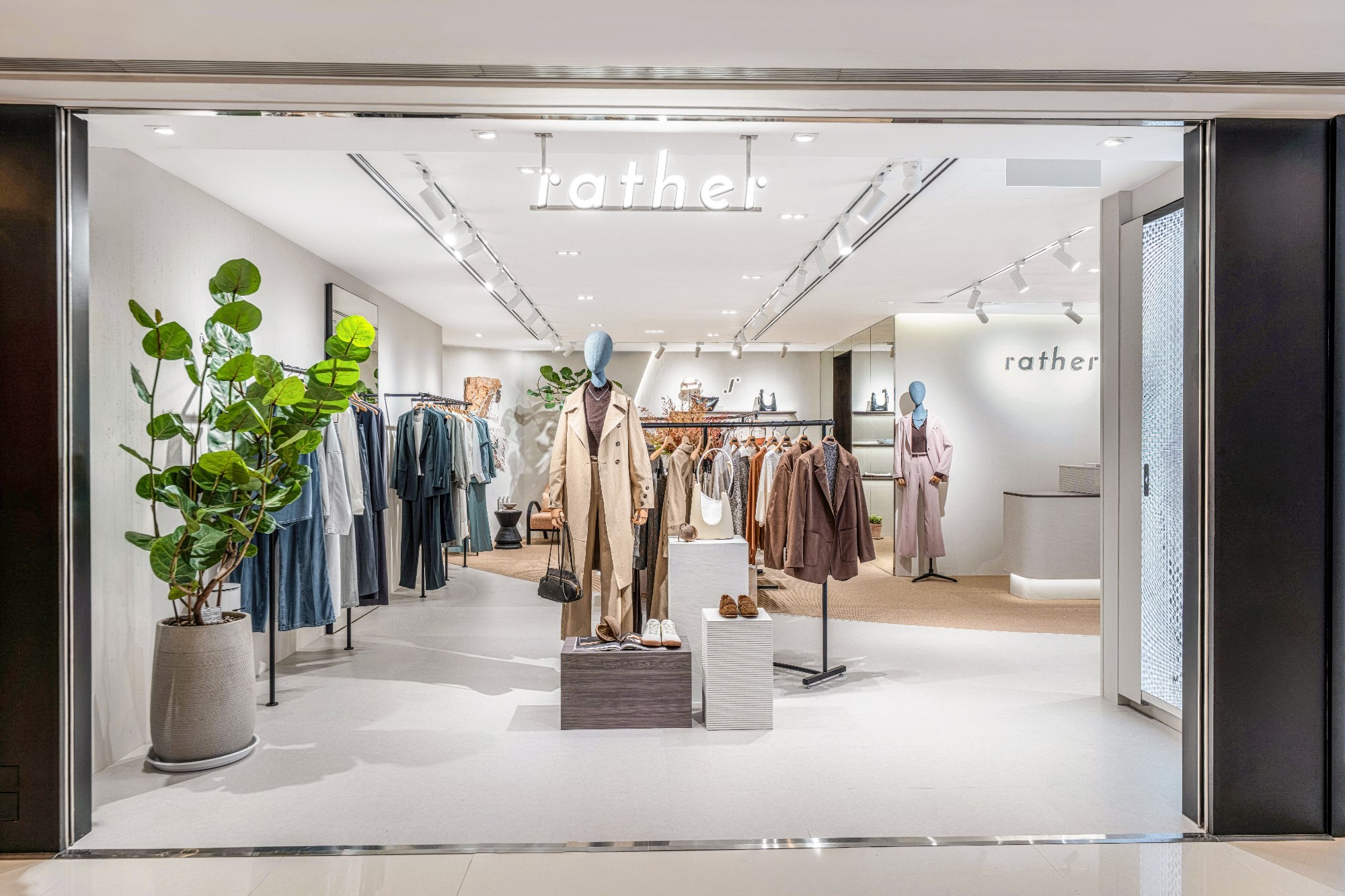 簡約時裝店不對稱佈局 Minimalist Fashion Store Layout