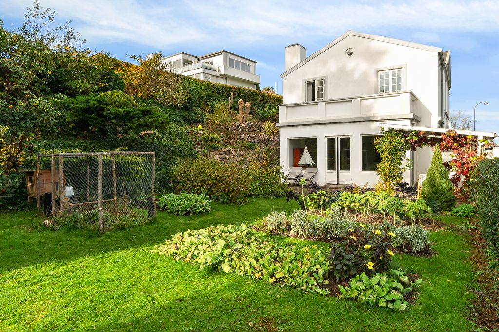 ai real estate photo editing software