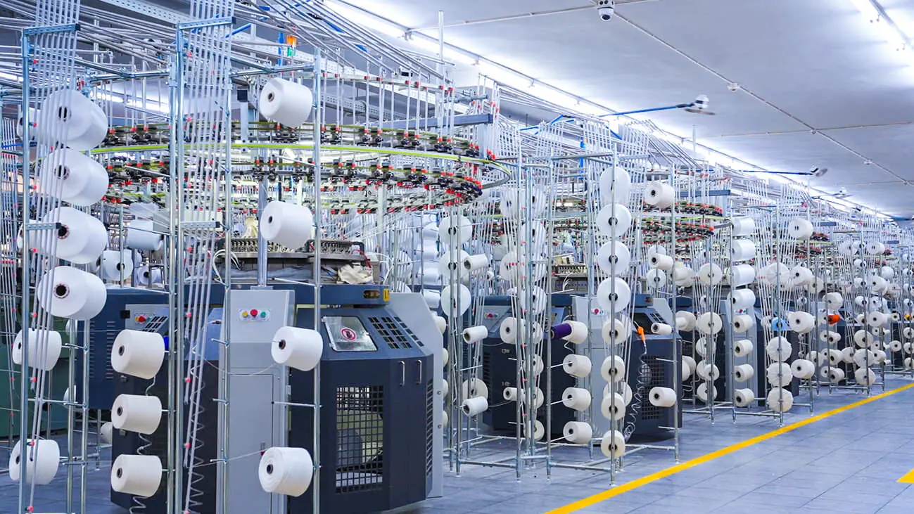 Industrial knitting machine, yarn.
