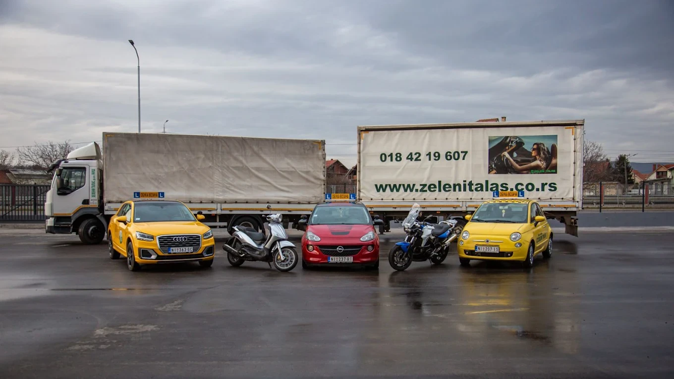 Dynamic picture of a cyclist riding downhill