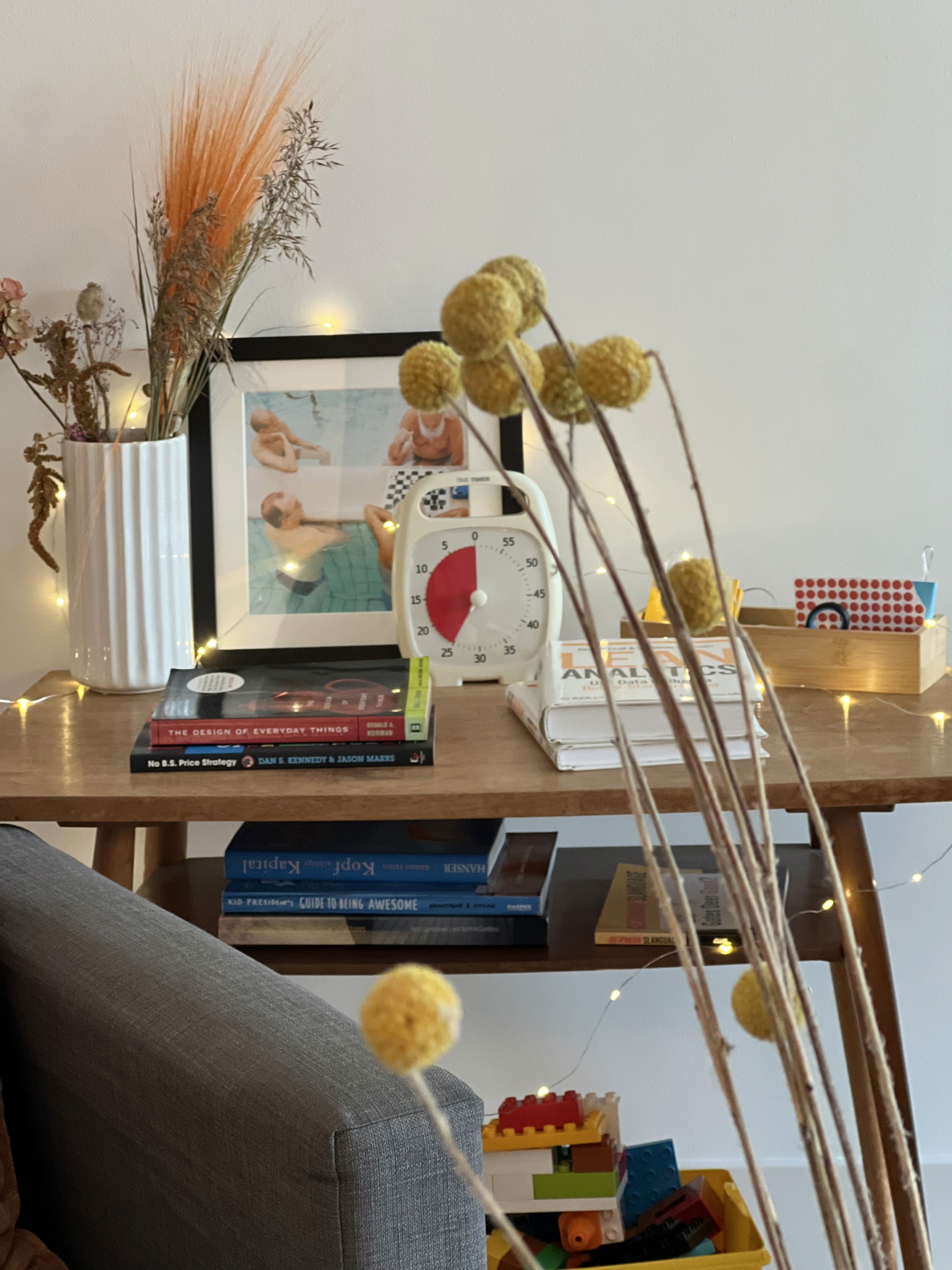 A desk with Workshop utensiles