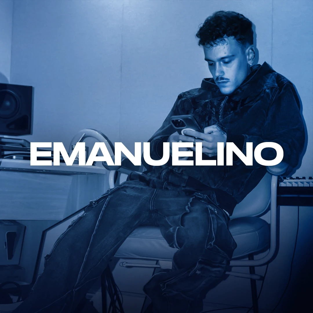 Emanuelino in studio di registrazione.