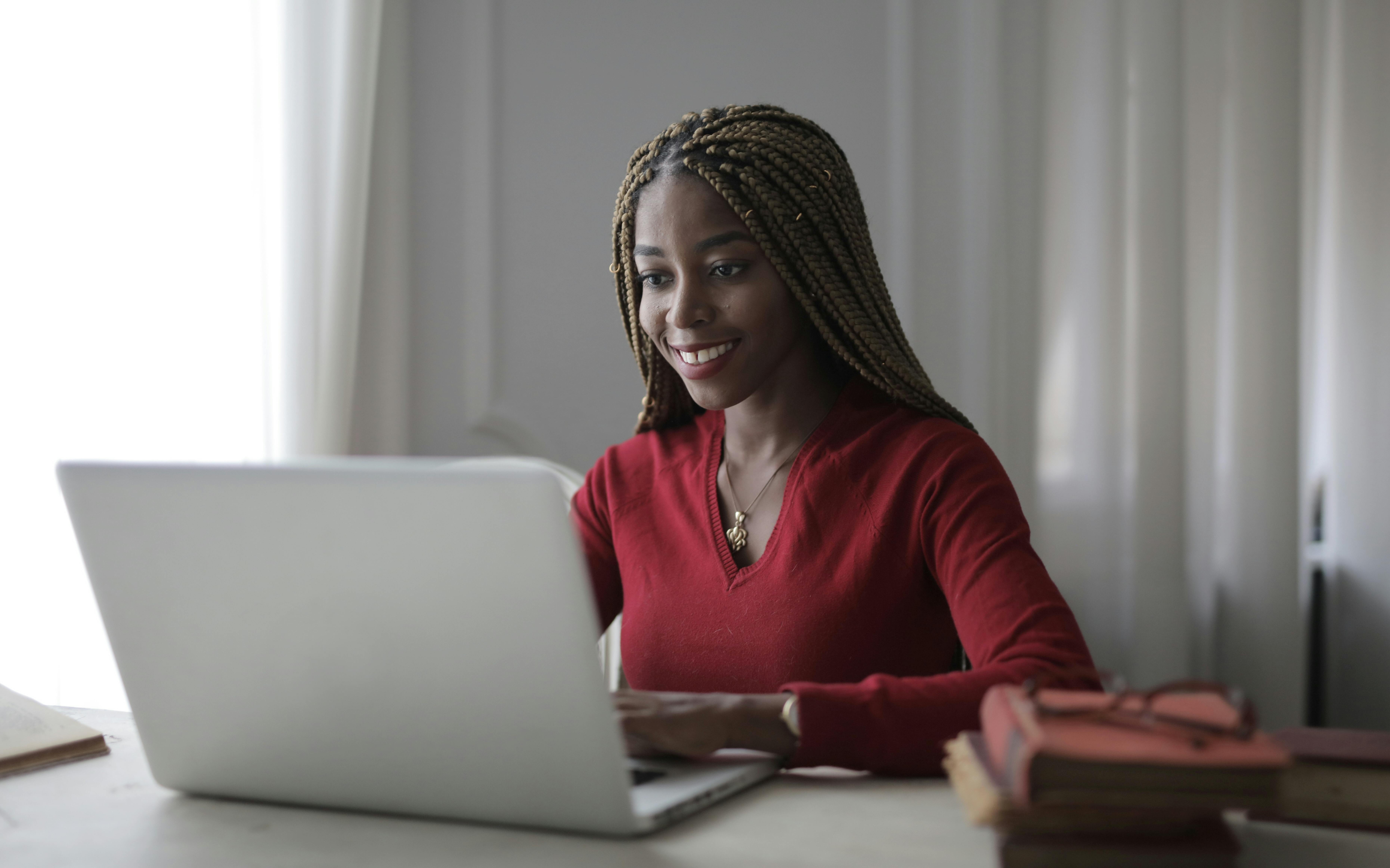 Woman in front of the laptop