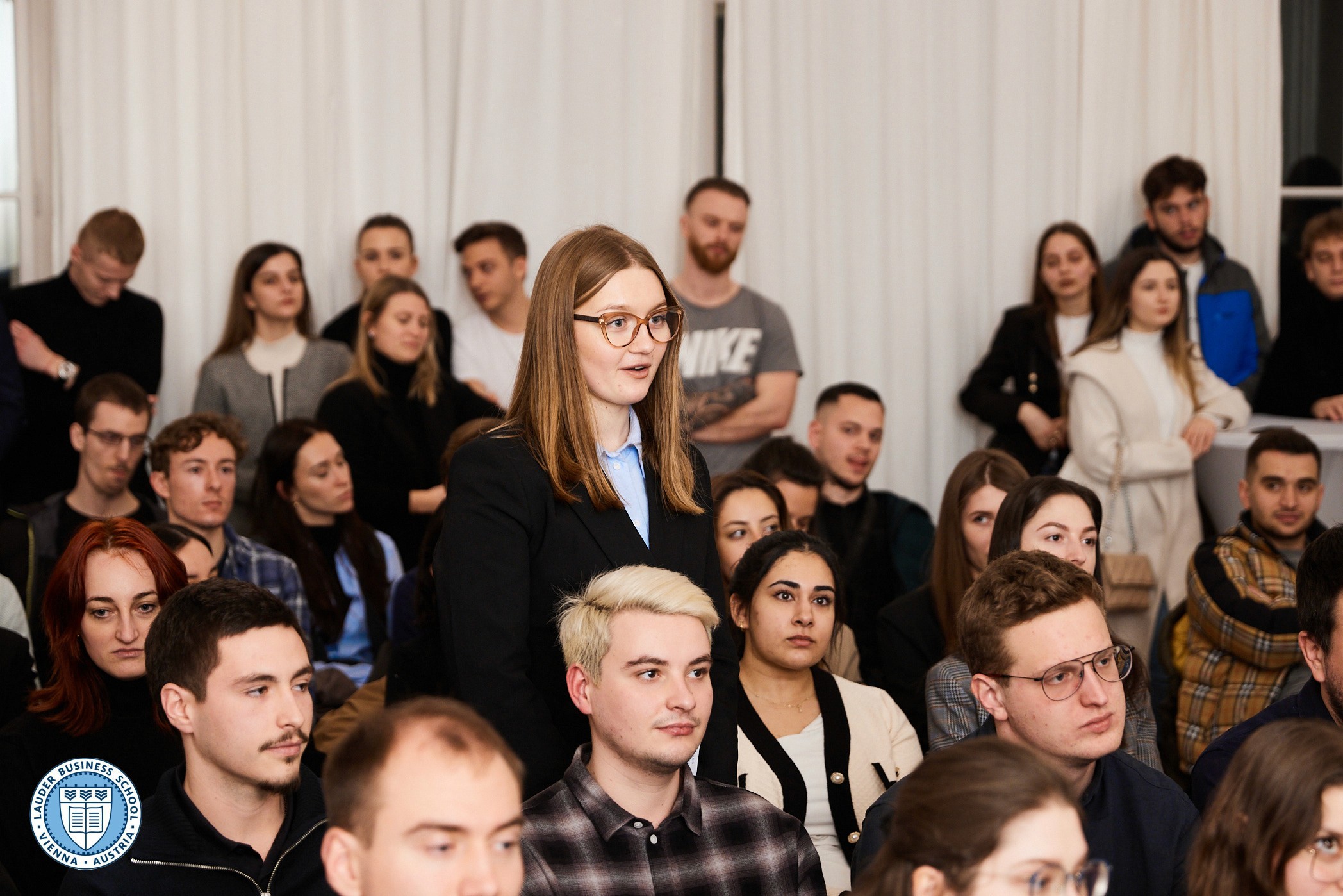 LBS students listening to entrepreneur Ben Ruschin 