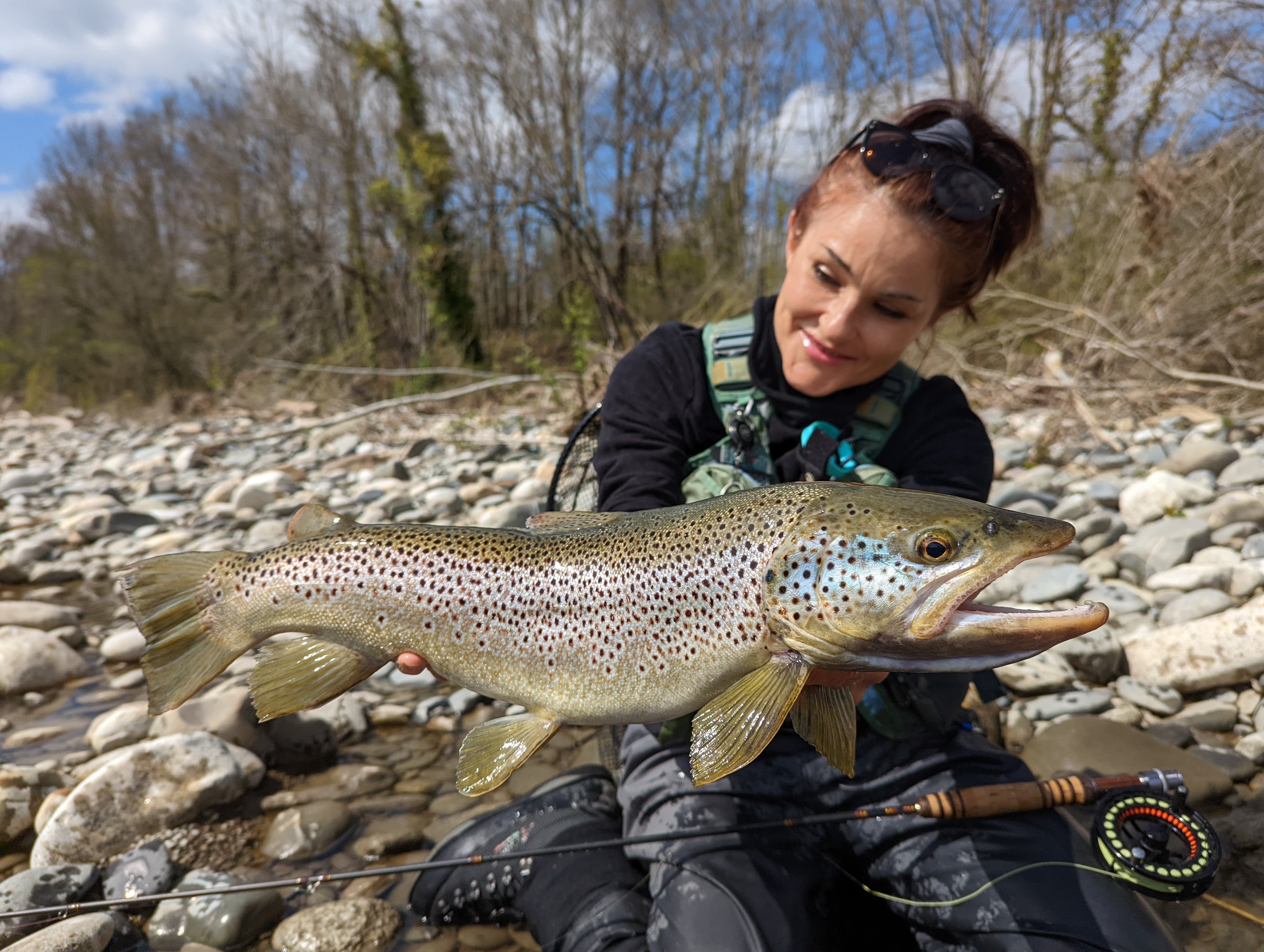 Book your fly fishing trip on the Tiber River in Tuscany, central Italy. Catch trout in stunning waters and enjoy local gourmet food and wine. Learn advanced fishing techniques from expert guides. Ideal for a fishing and culinary adventure.