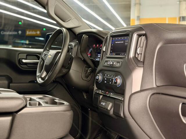 Chevrolet Silverado 5.3 V8 Custom Doble Cabina 4X4 At