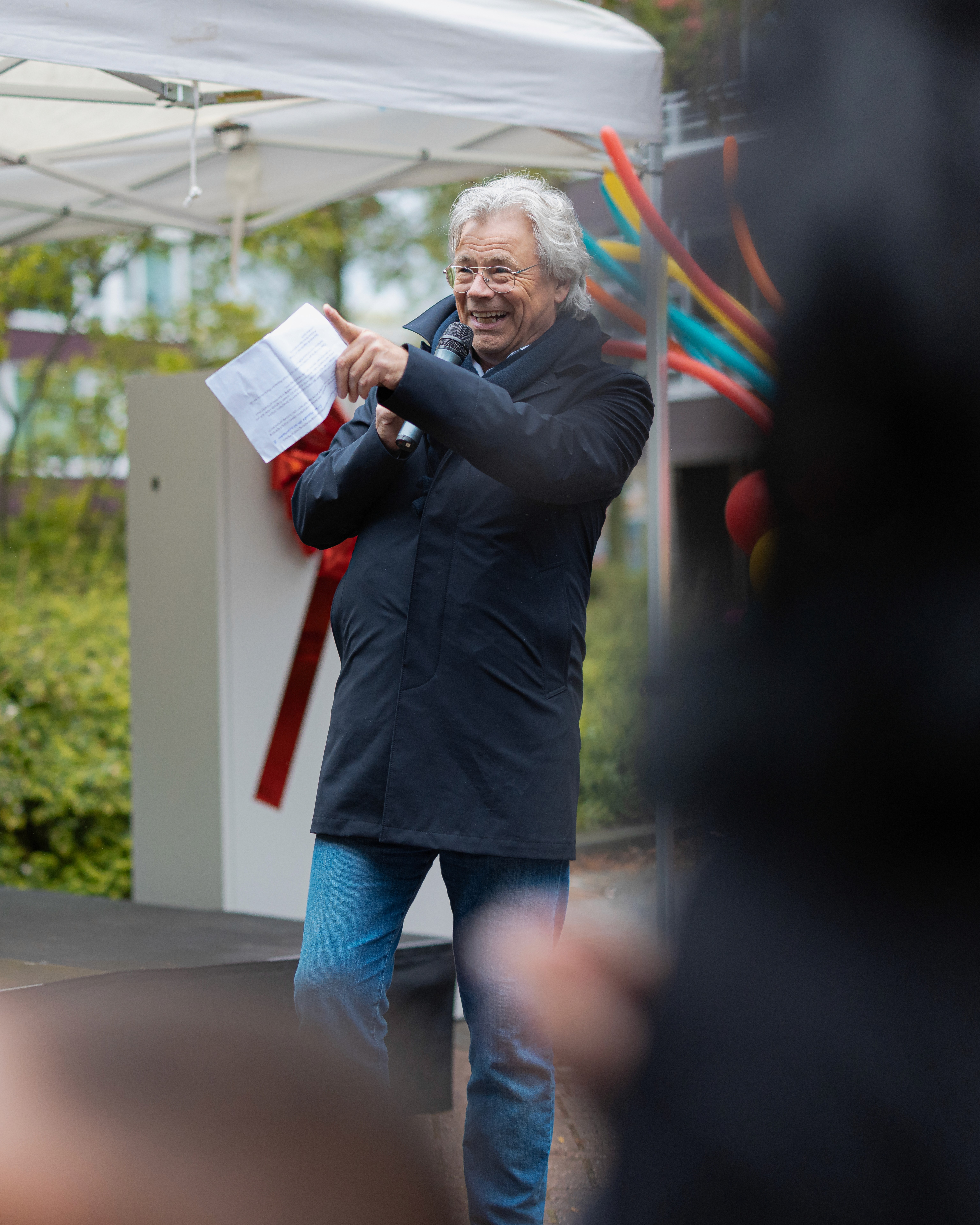 Here comes the alt text