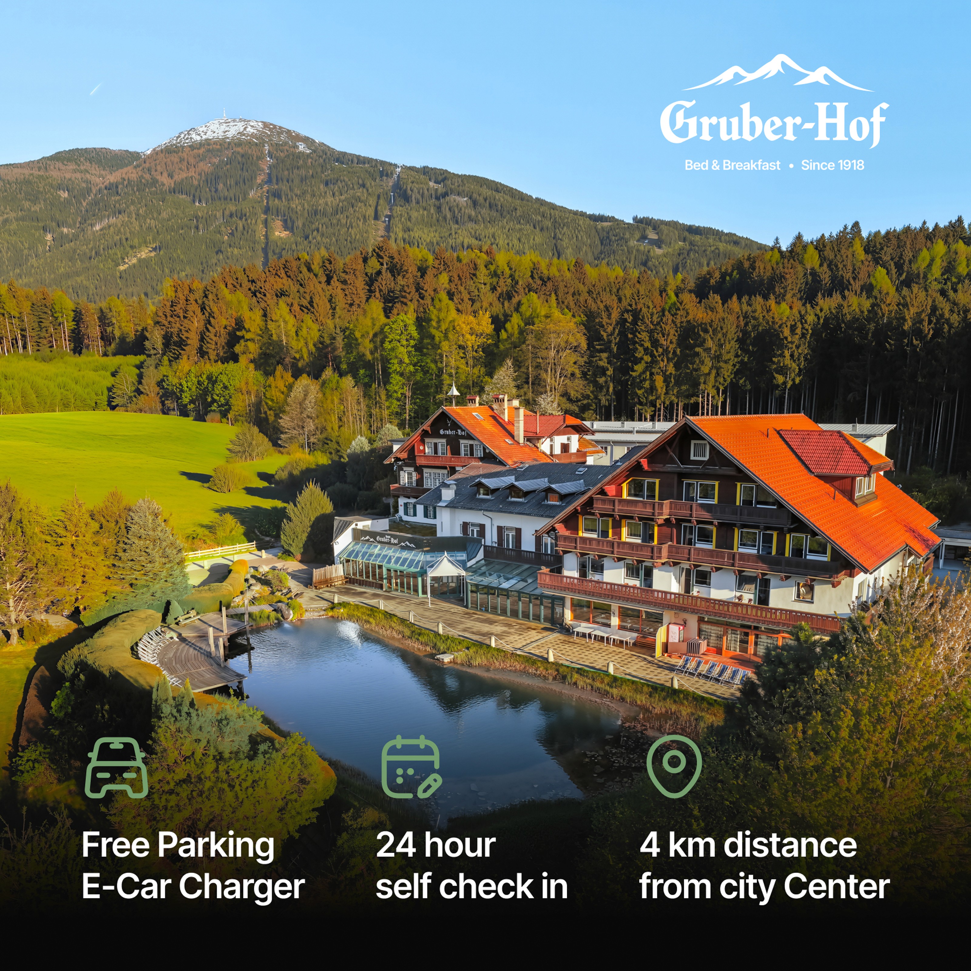 Luftaufnahme des Hotel Gruberhof in Igls bei Innsbruck mit Bergblick, Naturbadeteich, kostenlosem Parkplatz, E-Ladestation und 24-Stunden-Self-Check-in