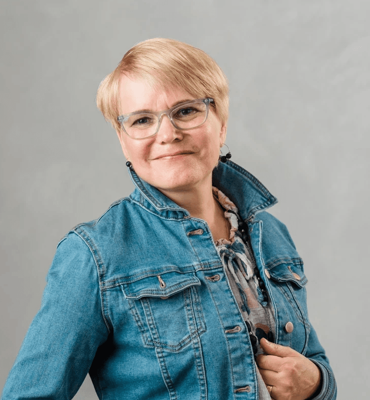 Psykoterapeutin kuva – mielenterveysalan ammattilainen jakaa kokemuksiaan palvelusta