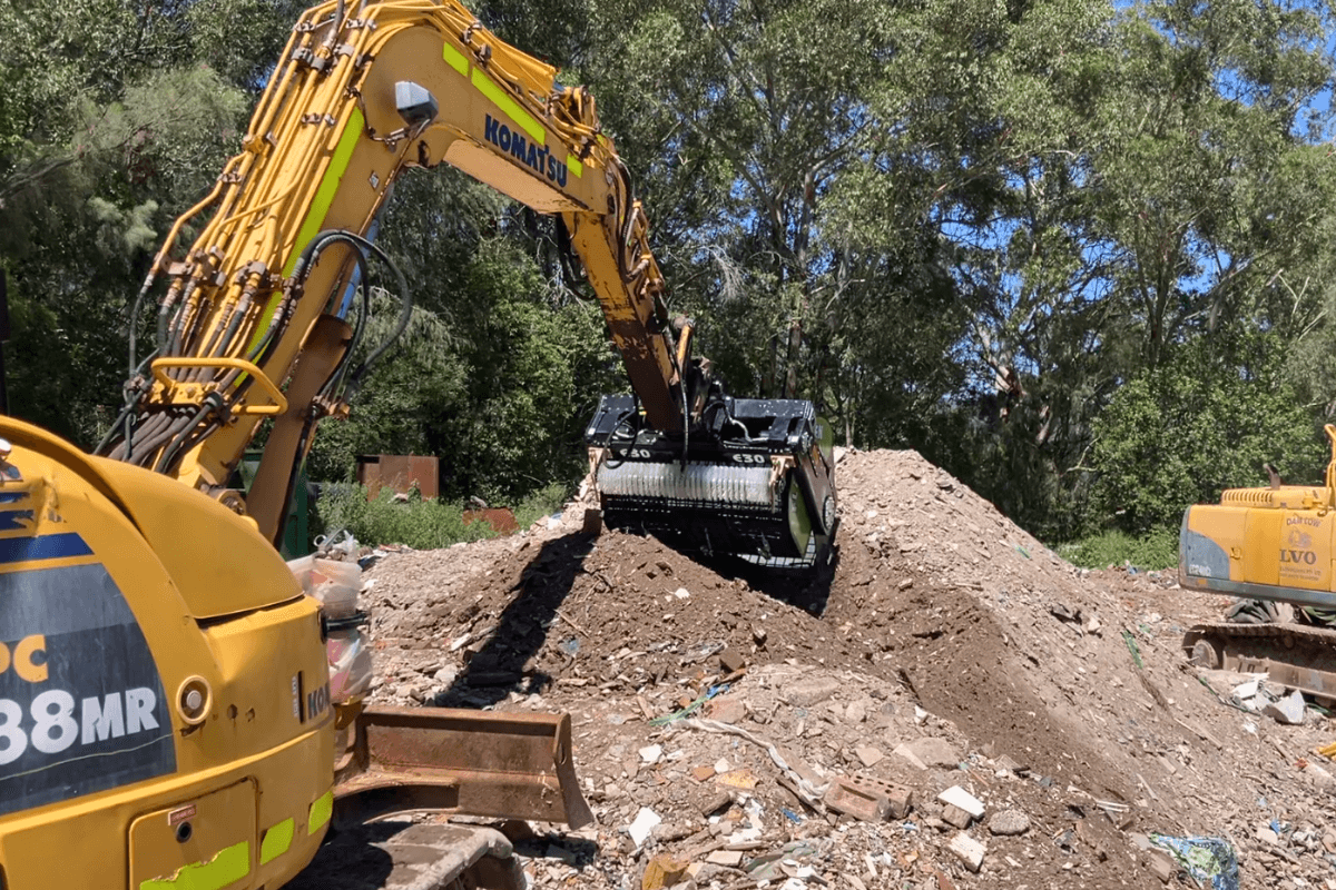 FlipScreen attachment on a Komatsu Excavator