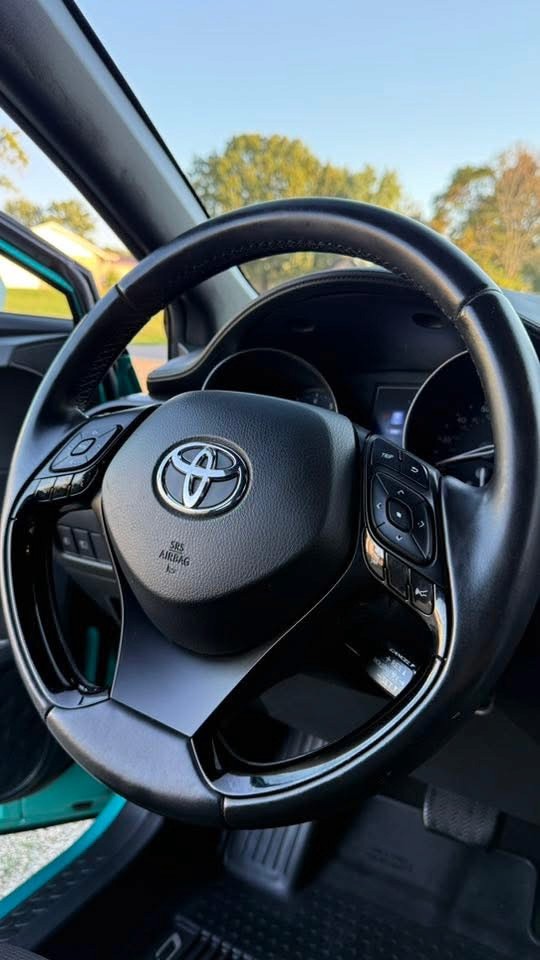 steerign wheel close up