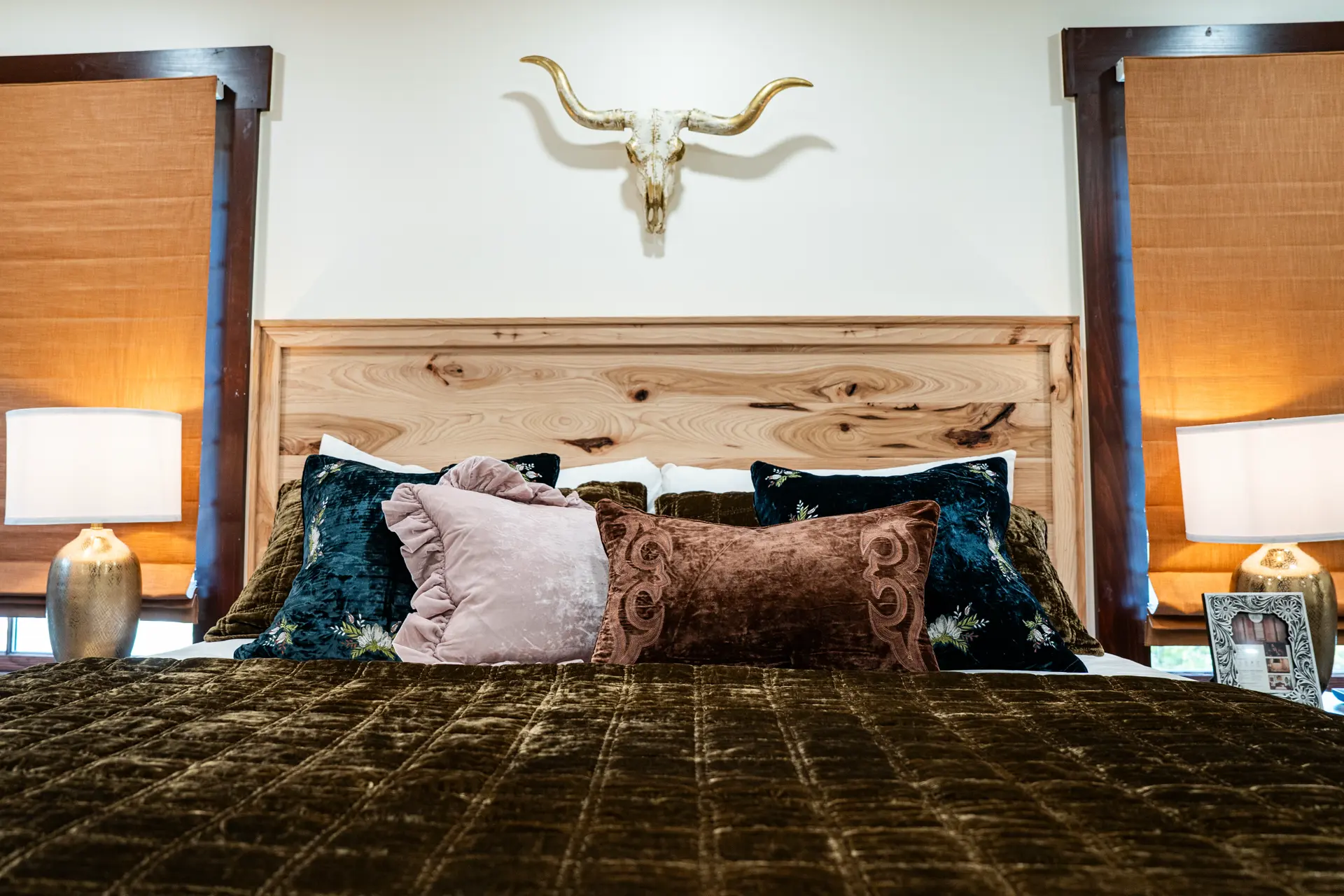 South Thompson Inn guest room with comfortable beds in Kamloops, BC