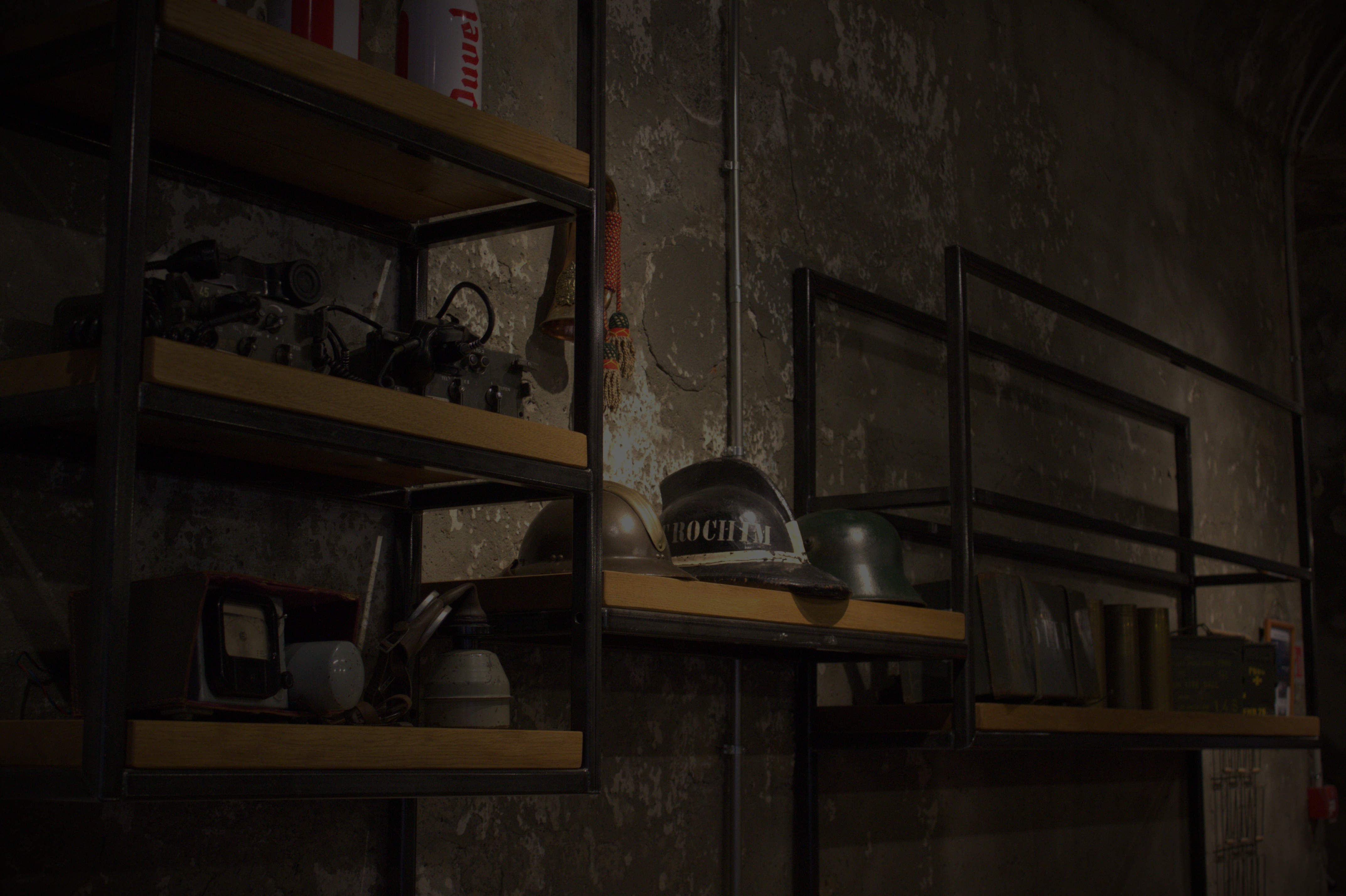 Sfeervol onthaal van Fortcafé De Batterie, bezoekers welkom in Fort Liezele