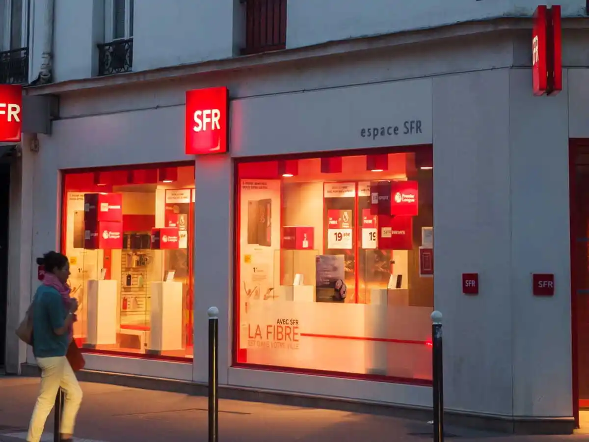 devanture boutique sfr