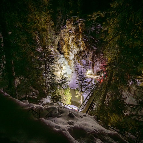 Banff Turları Keşfi - Akşam Johnston Kanyonu Buz Yürüyüşü