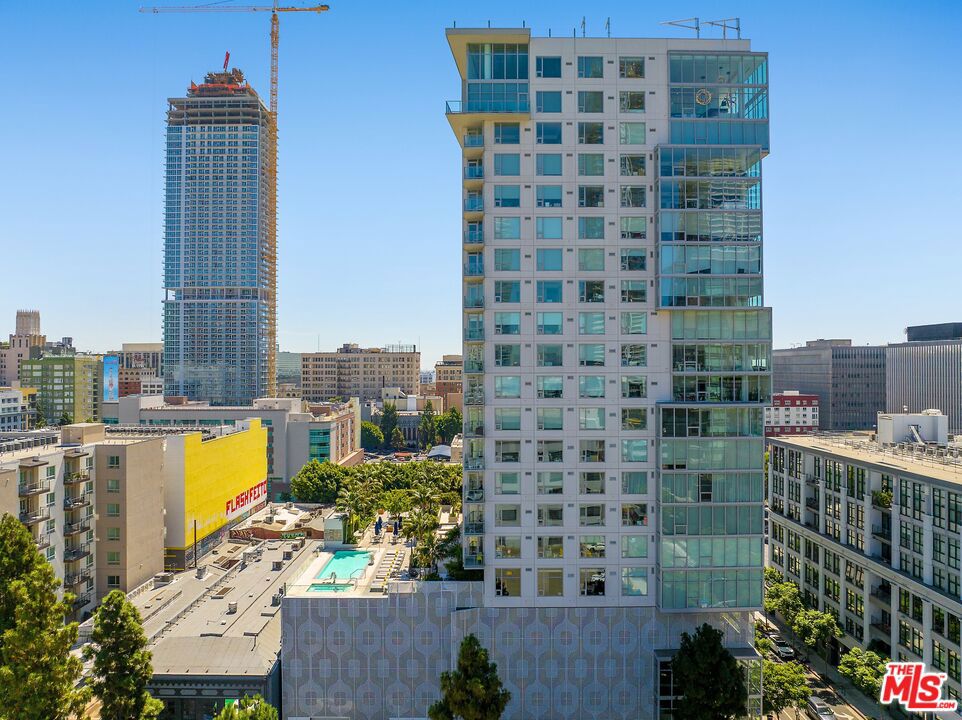 Luxury multifamily residential building - Mandev project