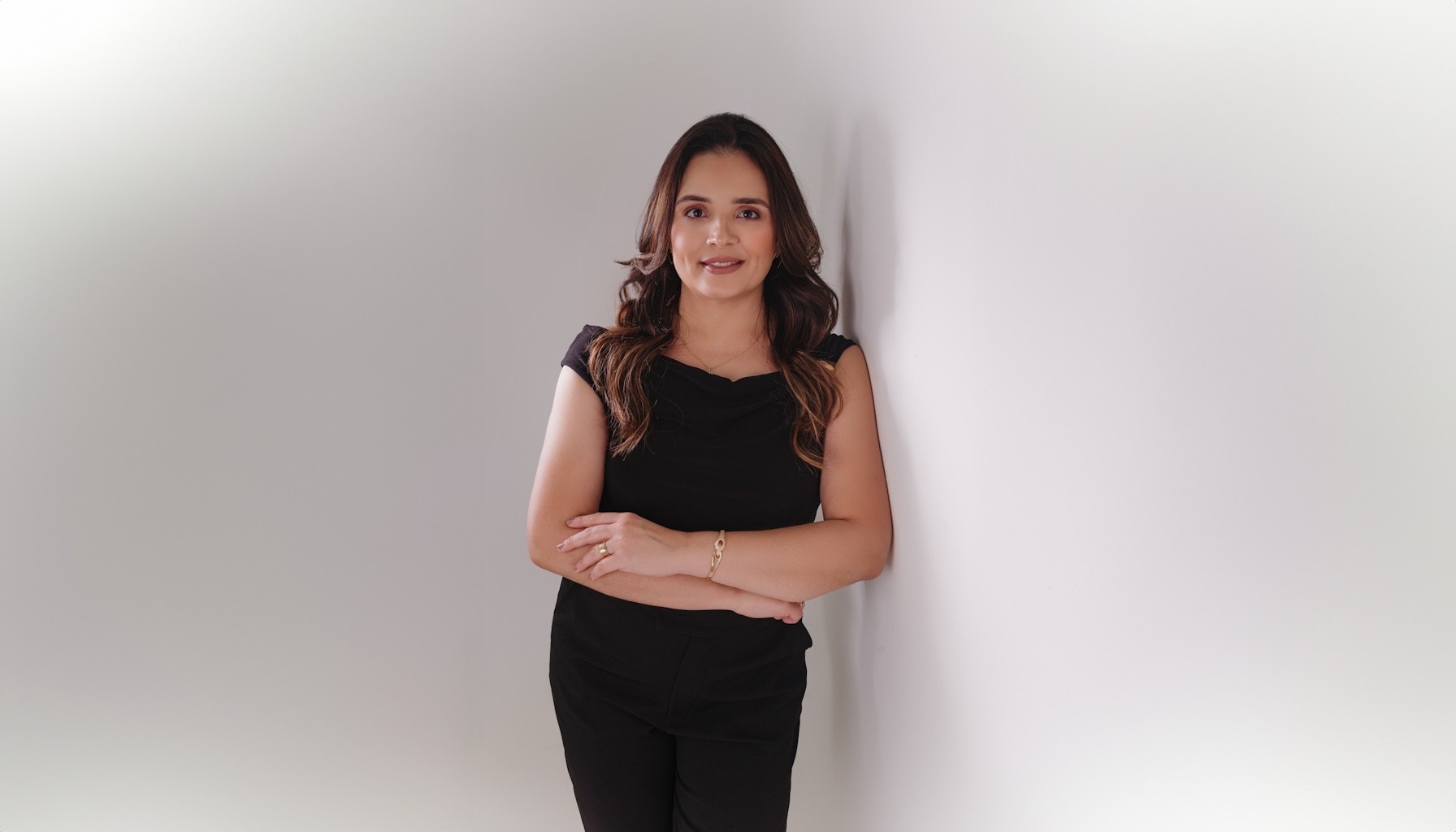 Dra. Viviane Batista, médica cardiologista em Goiânia (RQE 15.903), especialista em saúde cardiovascular no Setor Oeste.