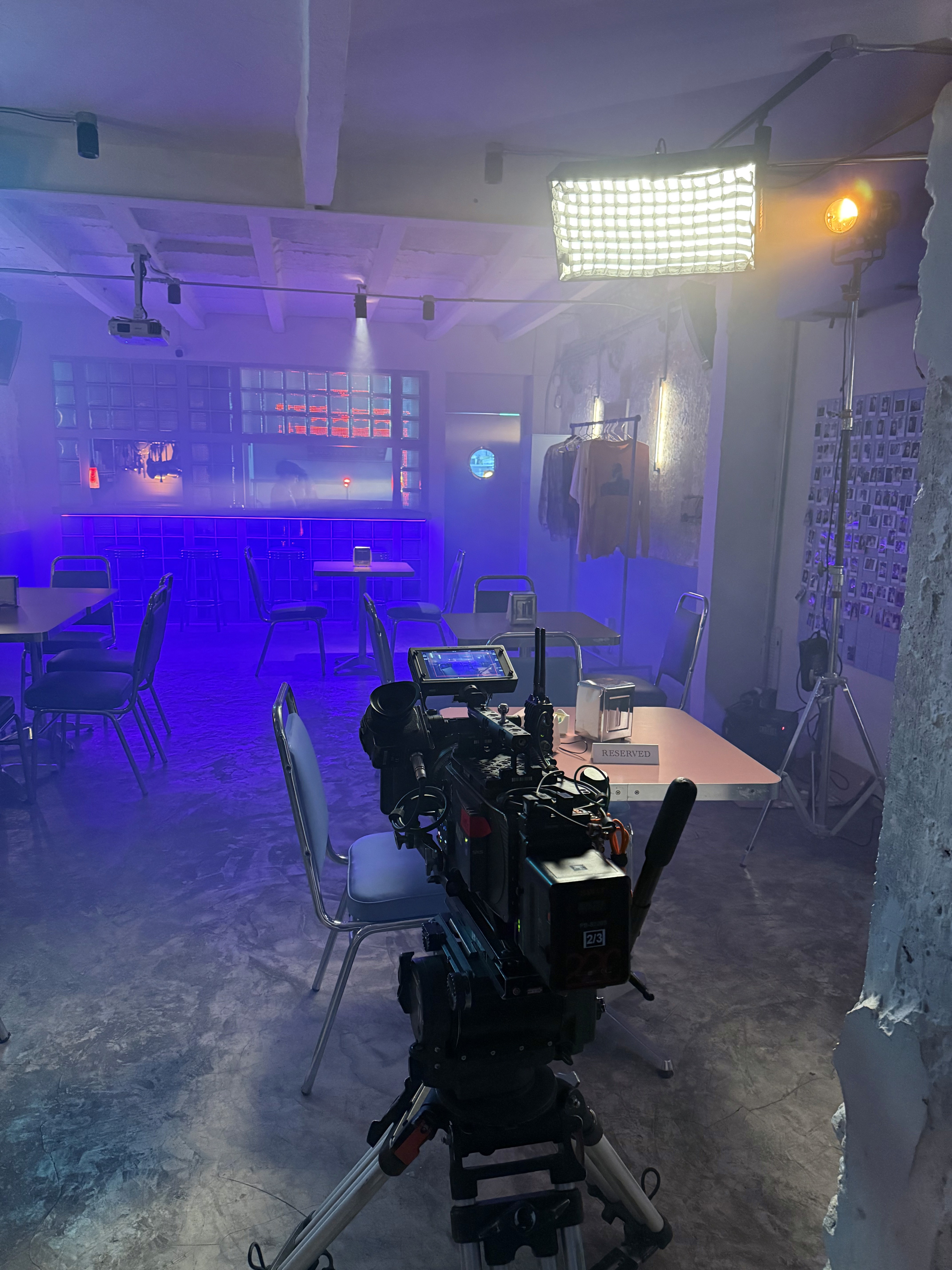 Professional lighting and camera setup overseen by DP Mauricio Nader. The image displays an ARRI Alexa Classic camera and rigged lighting package in a Mexico City location, illustrating technical supervision and precise equipment management.