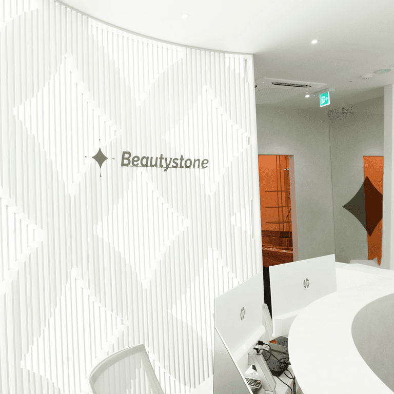 표정 없을 때 입꼬리가 처진다면, 이것부터 확인하세요