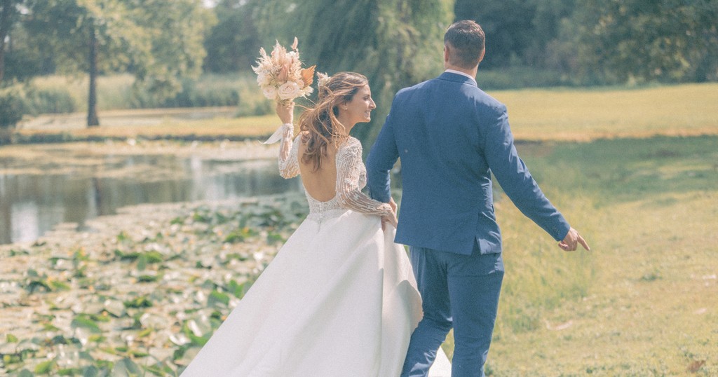 Album photo de luxe — French wedding photographer Paris — luxury wedding book France — Maison Elion — relique photographique rare — fragment intemporel — rituel artistique — photographe mariage haut de gamme — Seine-et-Marne 77 — album mariage bespoke sur mesure — timeless photography France — image symbolique — luxury French wedding photography