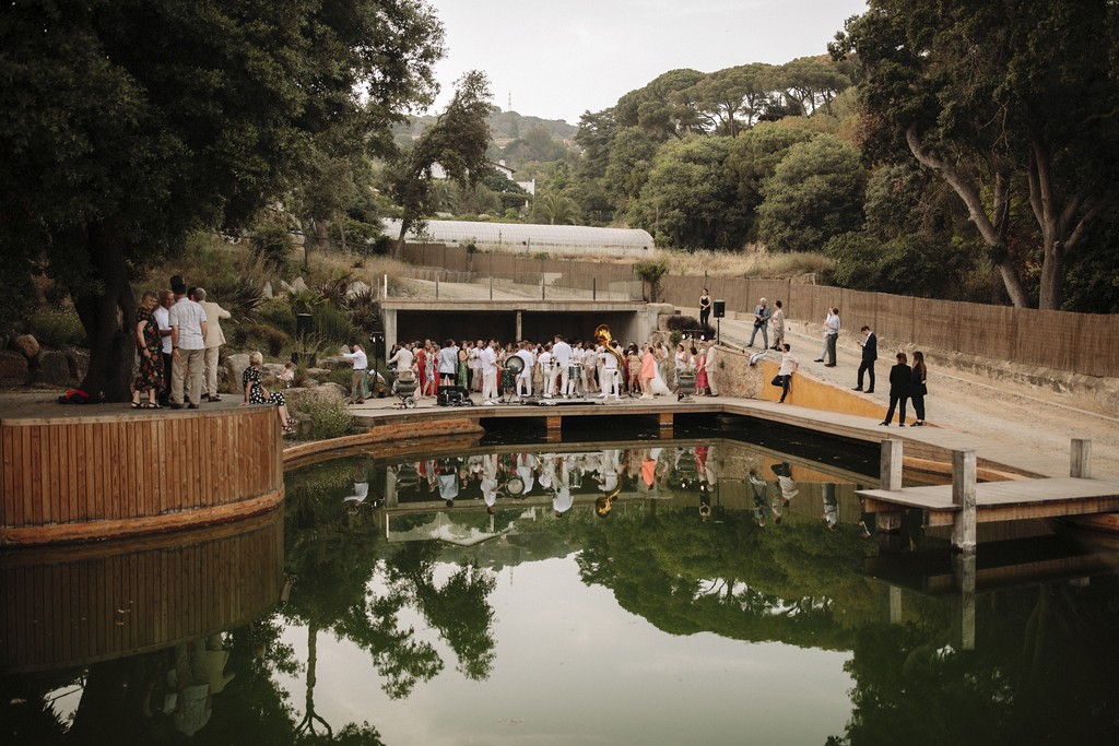 Outdoor site-specific live production in landscaped venue