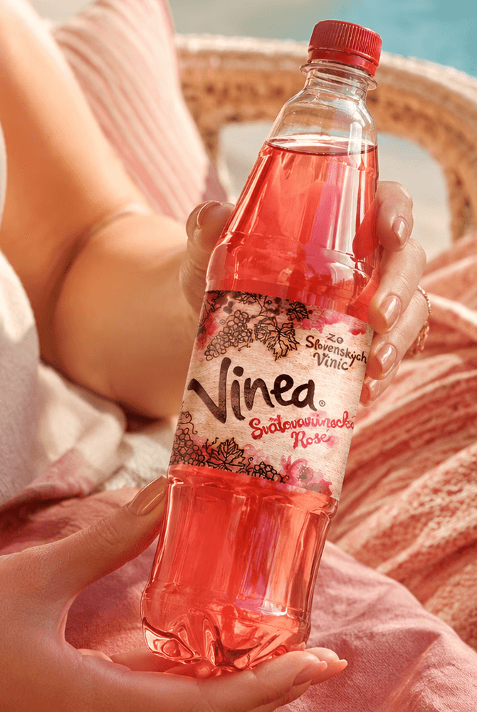 Vinea Rosé packaging detail inspired by wood carving and wire shaping