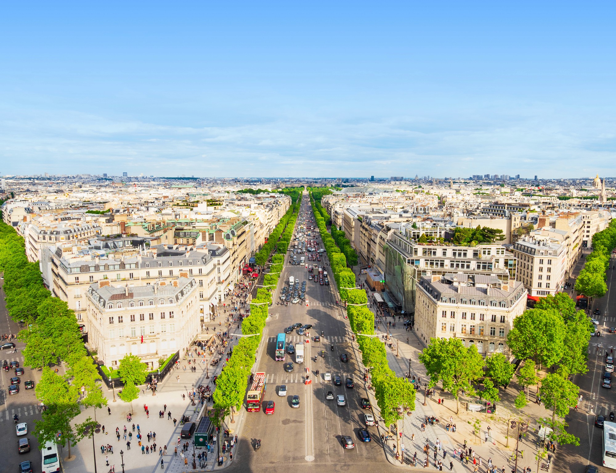 two person playing tennis