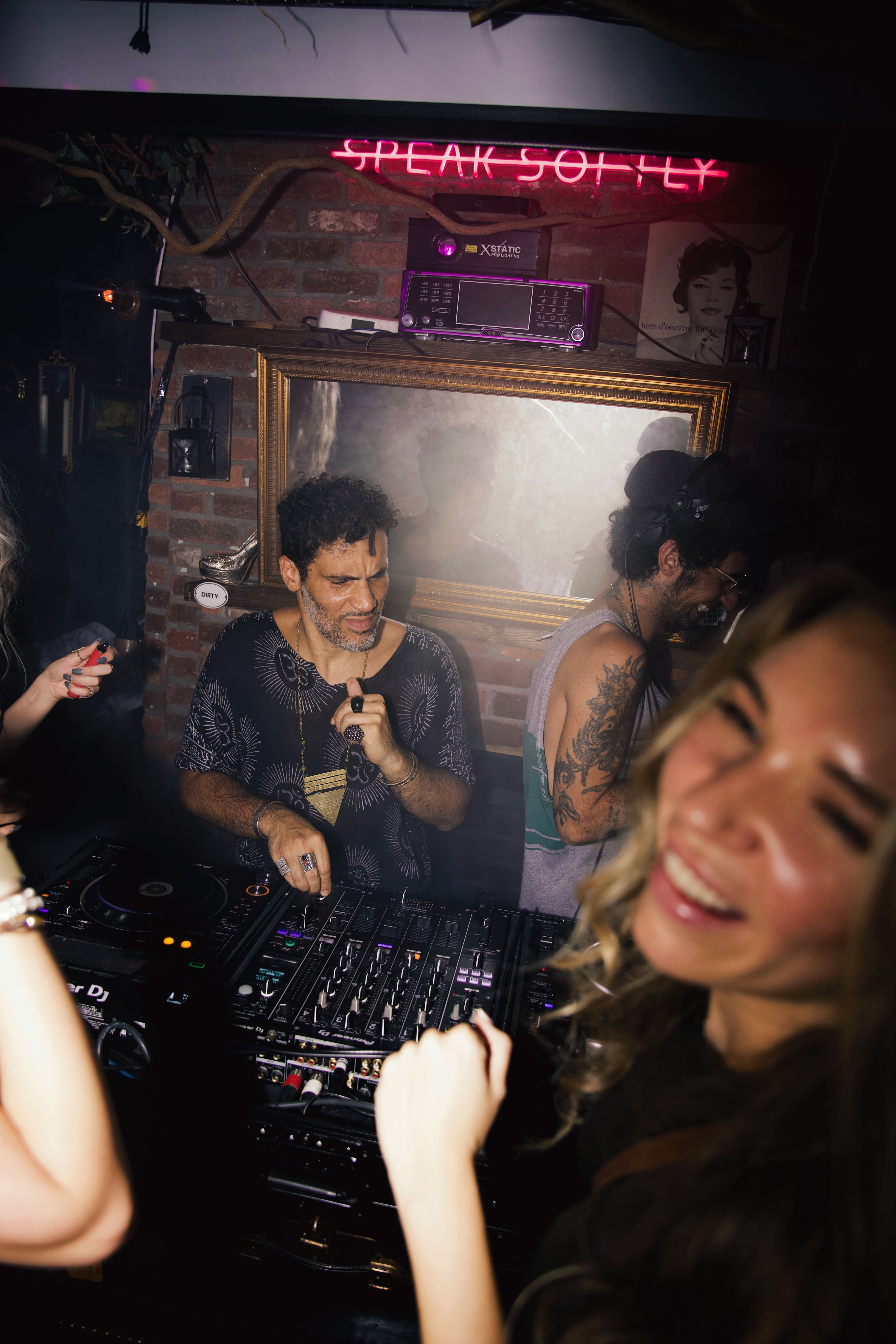 A bottle of daisy perfume with floral accents.