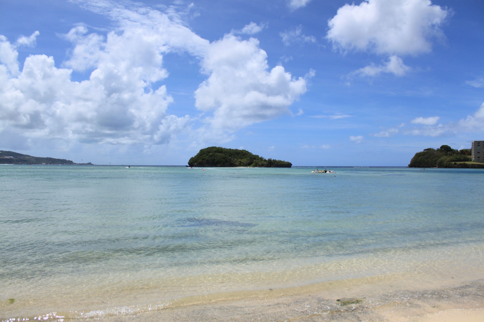 photography of dam during daytime
