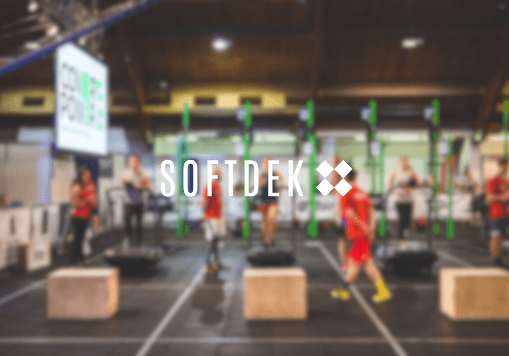 softdek logo på et bilde