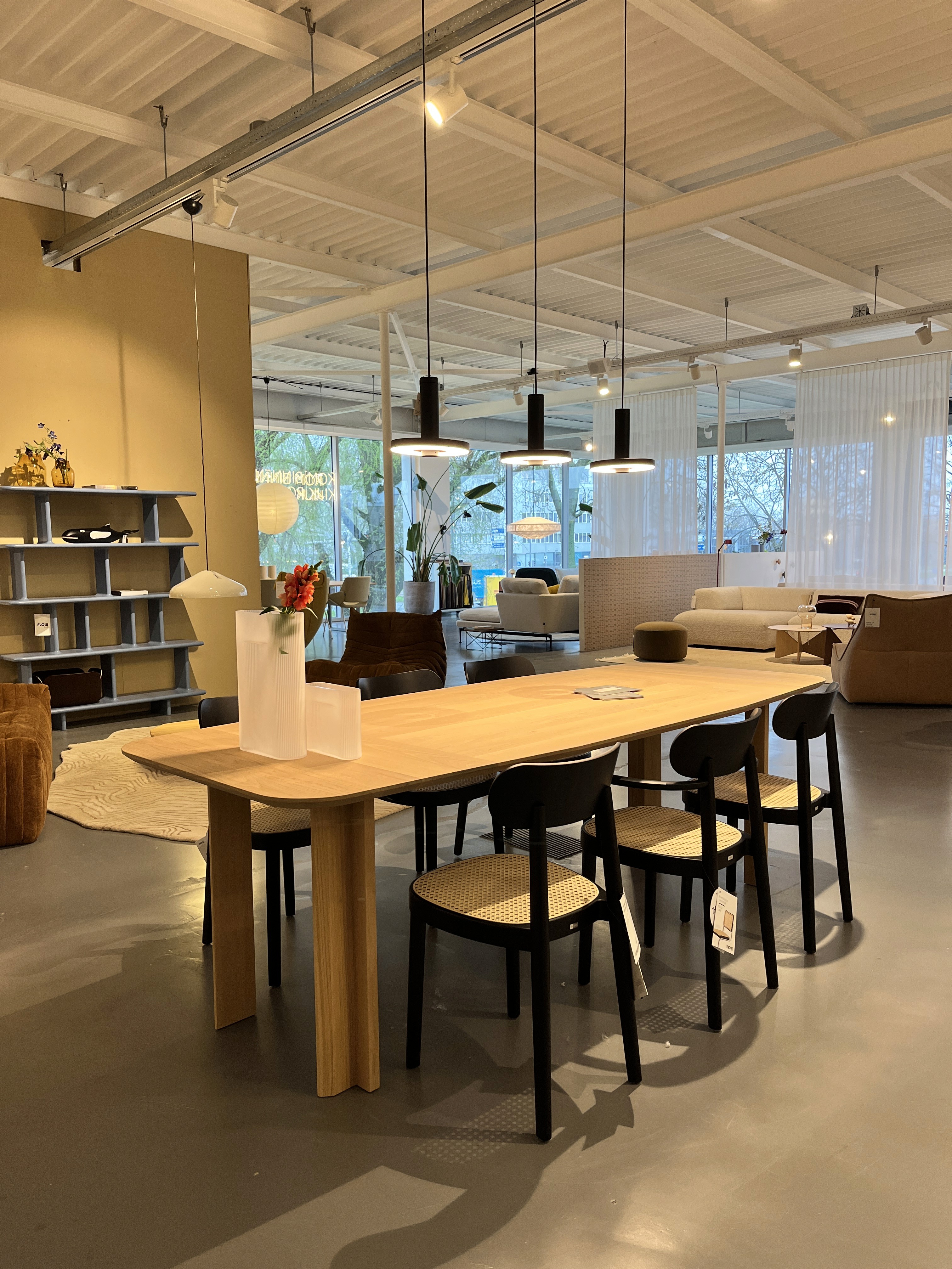 Artifort Soft facet - muuto kink & Vitra Noguchi salontafel- vitra bird