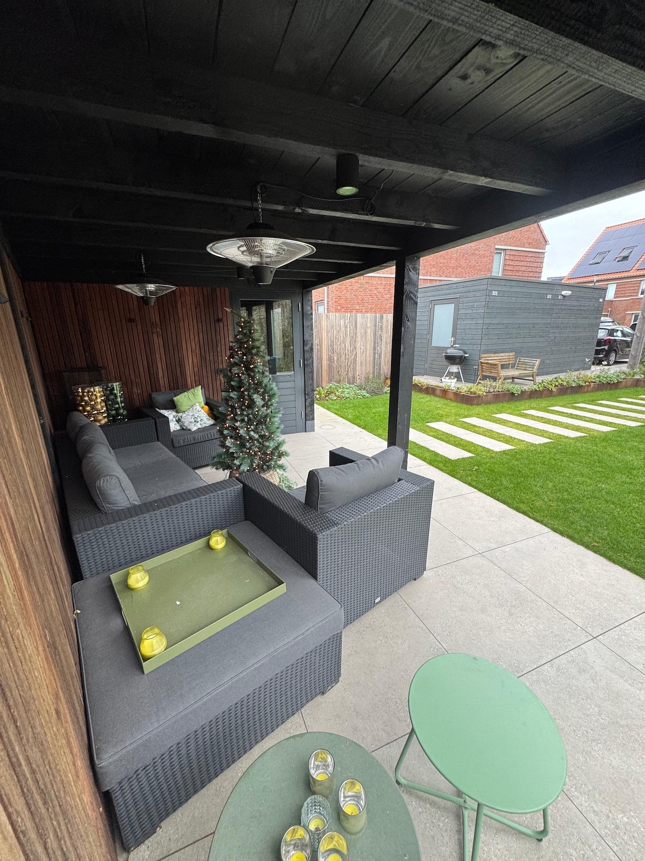 Tuin met overkapping en buitenverblijf - Art gardens