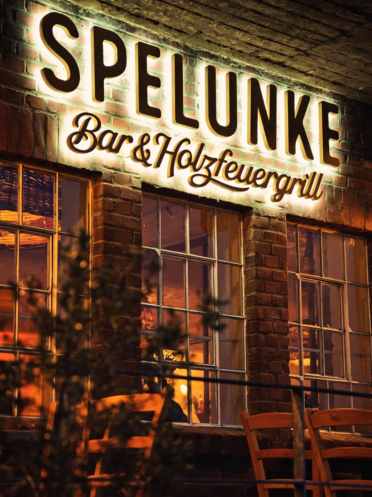 Restaurant Spelunke Eingang Leuchtschild