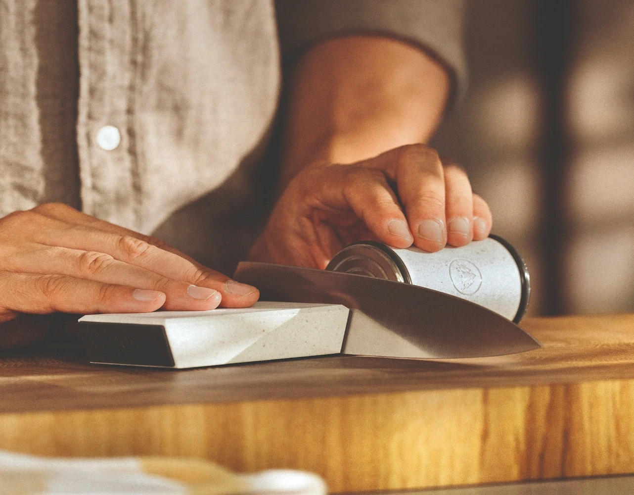 The HORL3 Cruise featuring its integrated stainless steel honing disc, designed to smooth the cutting edge and realign the blade after grinding.