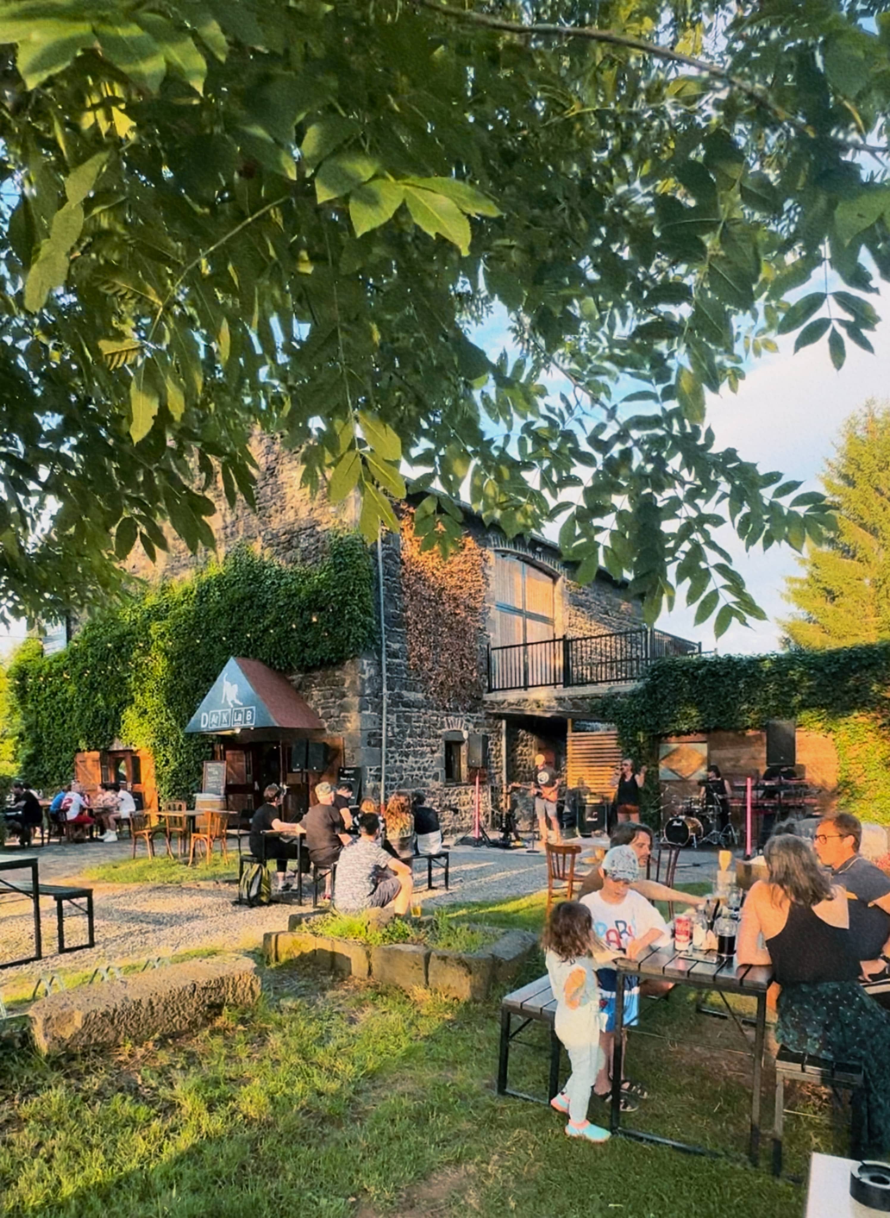 terrasse du brewpub en été