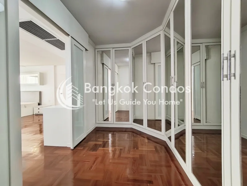 Asa Garden 3 Bedroom Duplex White Pet-Friendly Condo Phrom Phong 5