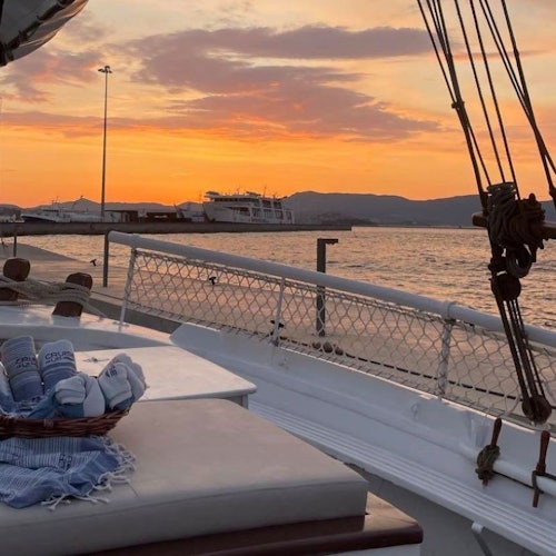 科孚島：日落巡航 + 雞尾酒和小吃的票務