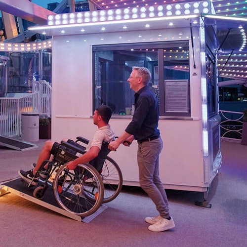 Area pintu masuk yang dapat diakses kursi roda