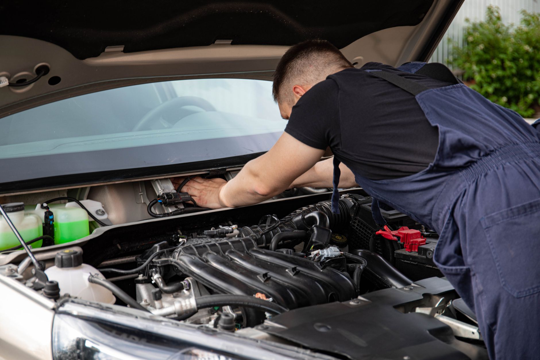 Carro elétrico ou híbrido: qual escolher agora e como impacta seu bolso no longo prazo