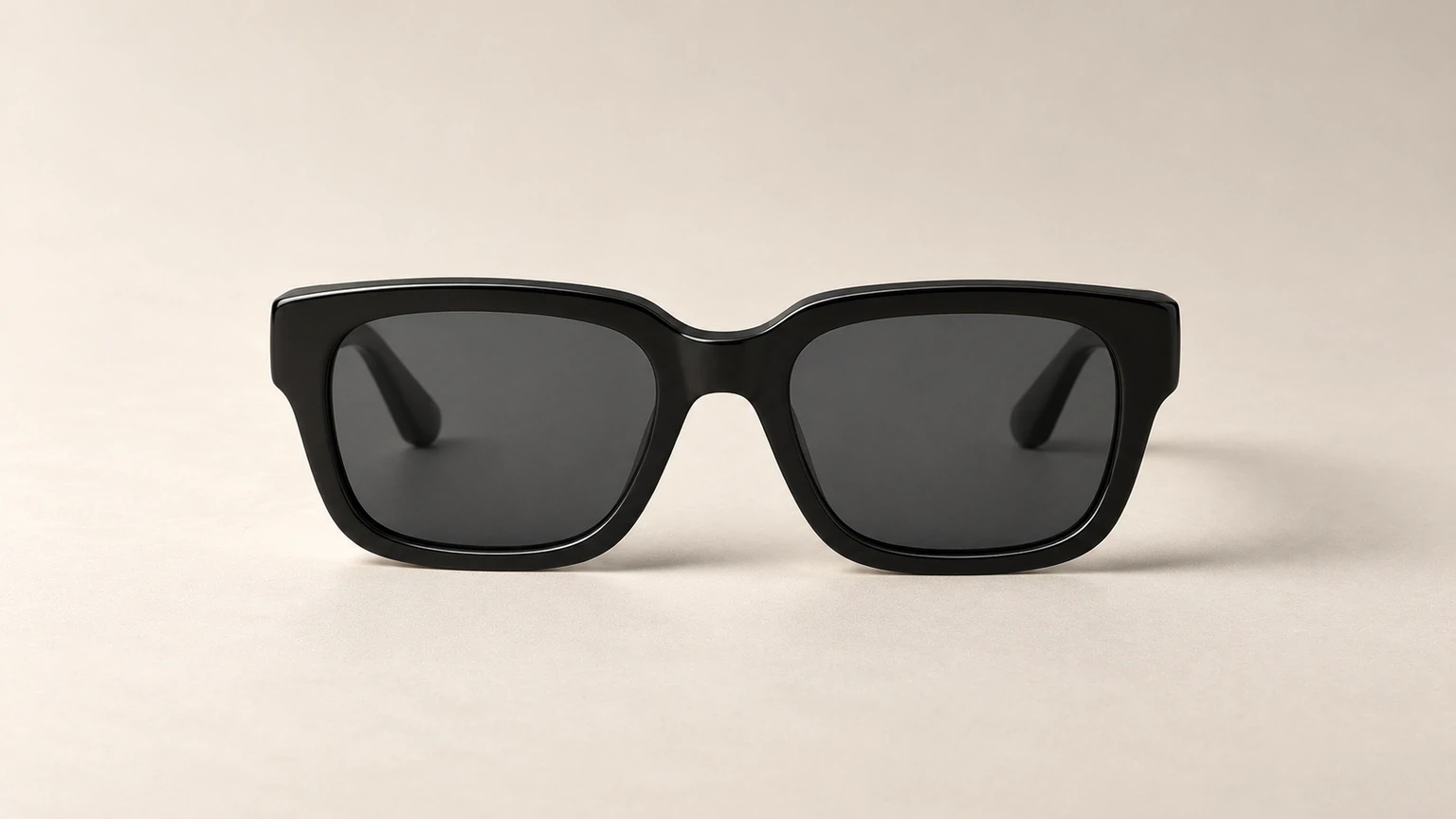 Glamoor eyewear campaign photo