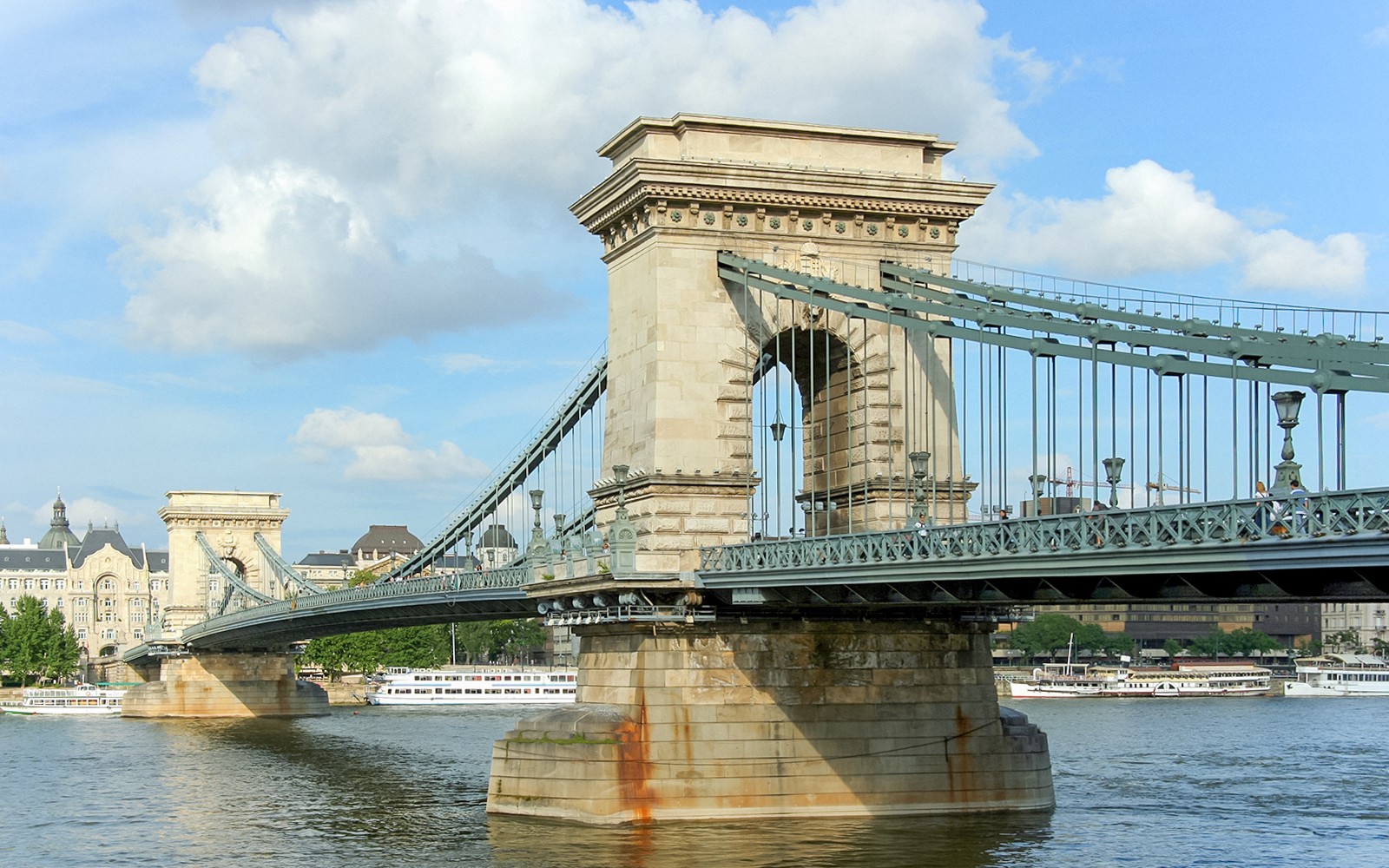 Kettingbrug over de Donau in Boedapest, Hongarije.