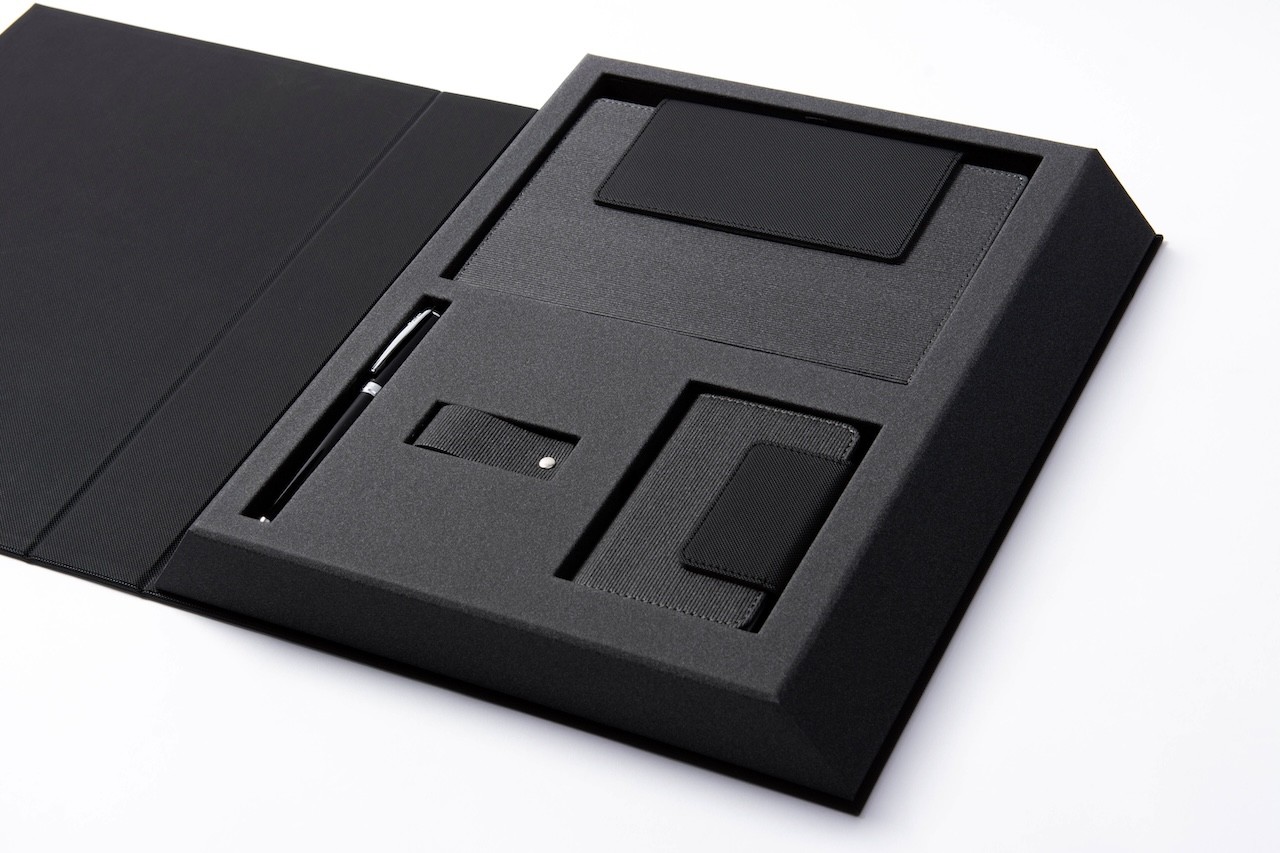 High-end branded executive gift set with custom accessories