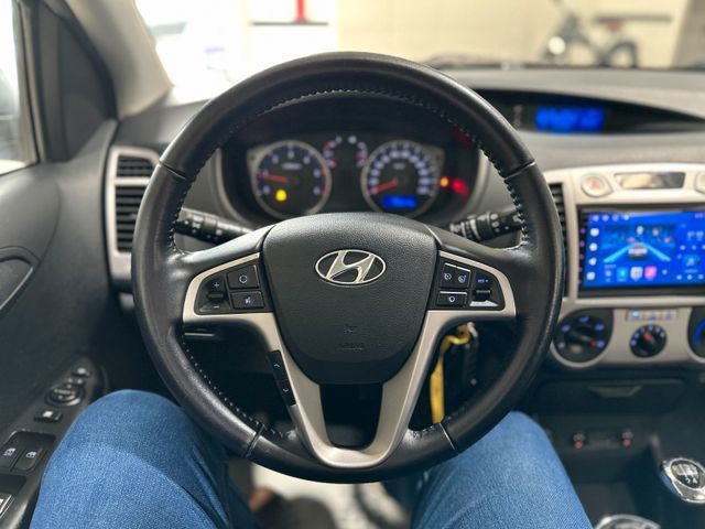 HYUNDAI i20 2012 SILVER Gebrauchtwagen - Galeriebild 9