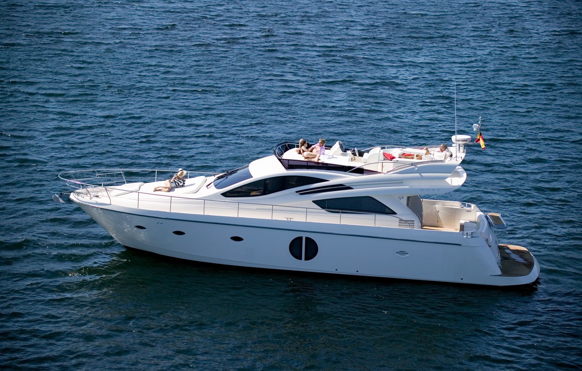 Profile view of the Rodman Muse 54