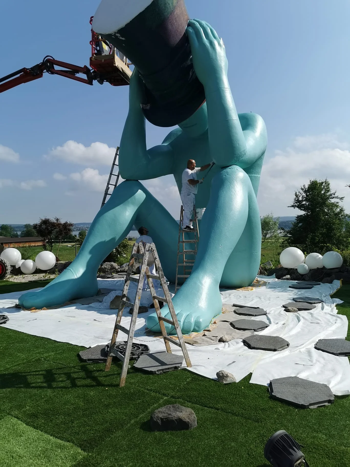 Alte Wunderland Figur vor Neuanstrich Maur Zürich