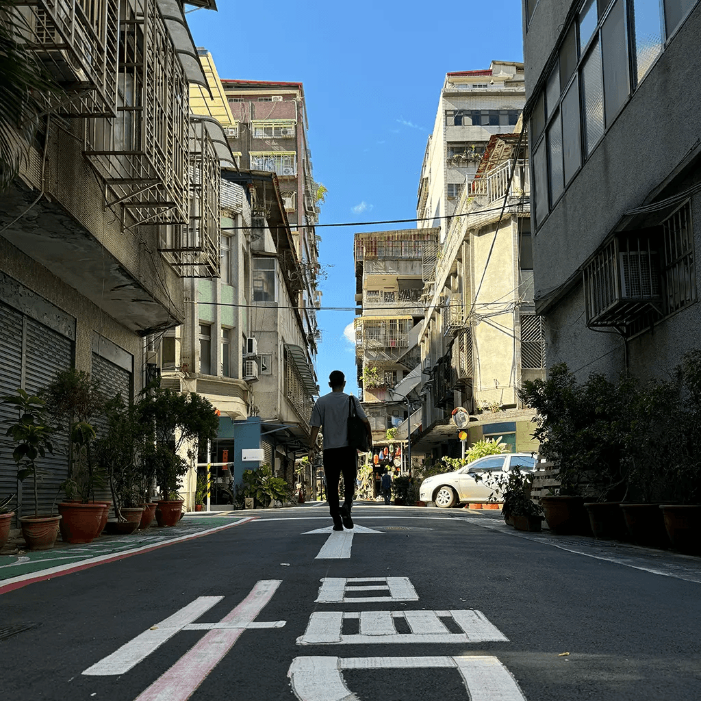 A wideshot of a male person walking away in the aisle 