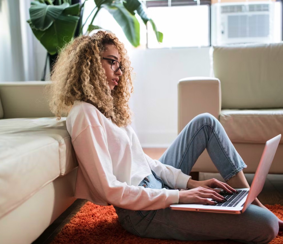girl with laptop