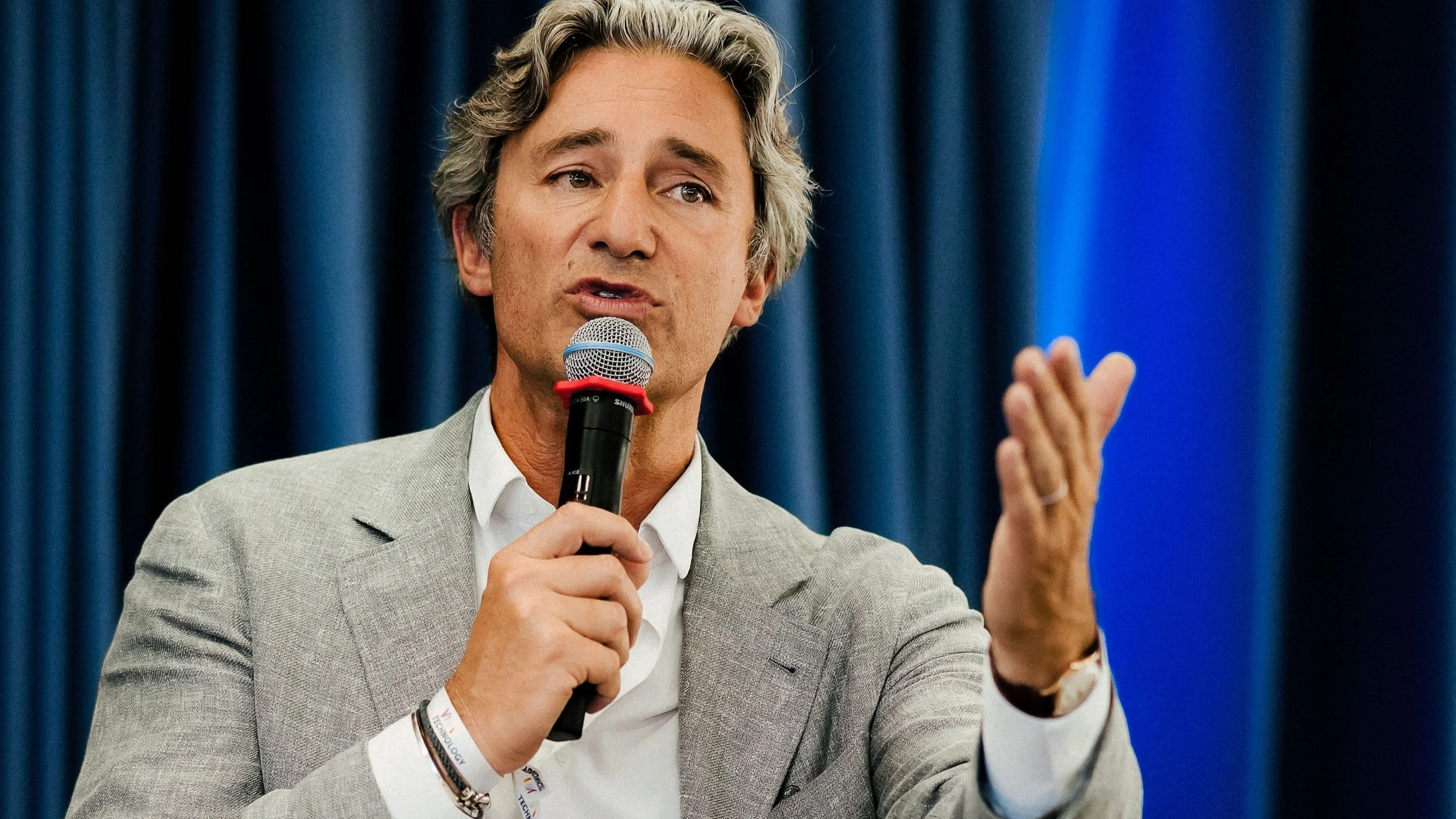 Gros plan discours intervenant