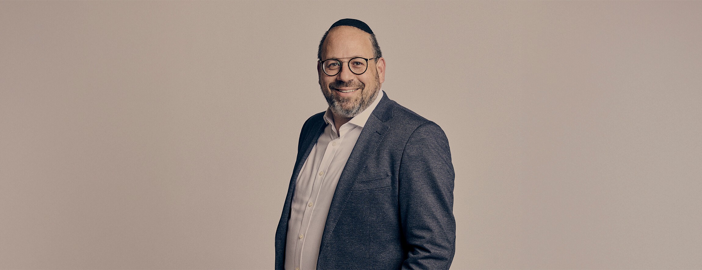 photo of Avi Goldenberg on street NYC Manifest Law