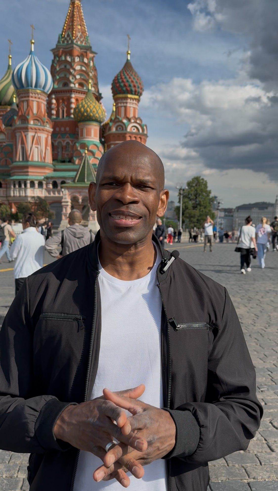 Instrutor explicando como conseguir clientes através do WhatsApp